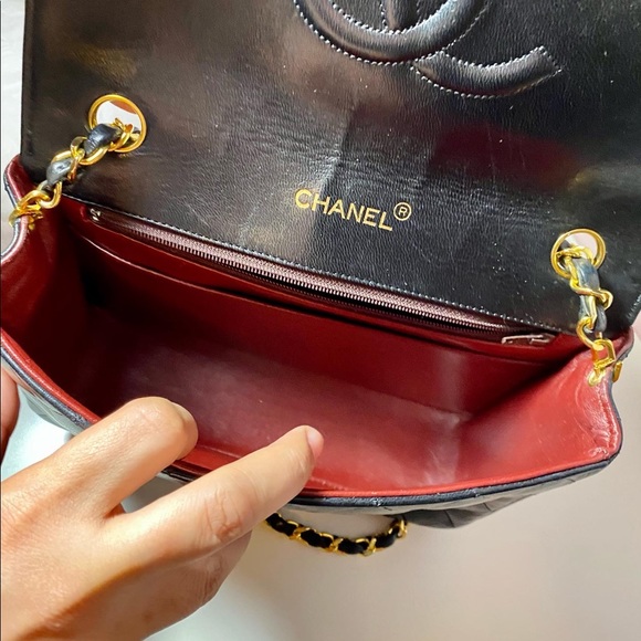 Vintage Classic Single Round Quilted Flap Black - On layaway in IG - Picture 6 of 16